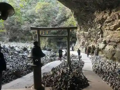 天安河原宮の{uncategorized: "未分類", other: "その他", undefined: "問題あり", building: "その他建物", grave: "お墓", sacred_gate: "鳥居", guardian: "狛犬", statue: "像", buddha: "仏像", history: "歴史", nature: "自然", garden: "庭園", animal: "動物", pagoda: "塔", temizu: "手水舎", mountain_gate: "山門・神門", sanctuary: "本殿・本堂", subordinate: "末社・摂社", art: "芸術", scenery: "景色", jizo: "地蔵", ema: "絵馬", goshuin: "御朱印", omikuji: "おみくじ", items: "授与品その他", amulet: "お守り", goshuincho: "御朱印帳", eats: "食事", festival: "お祭り", votive_dance: "神楽", shichigosan: "七五三参", wedding: "結婚式", experience: "体験その他", initially: "初詣", around: "周辺", anti_infection: "感染症対策"}