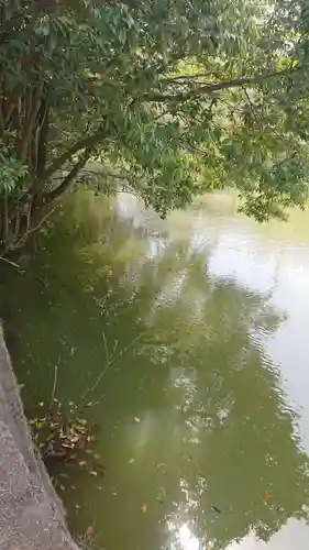 六所神社の庭園