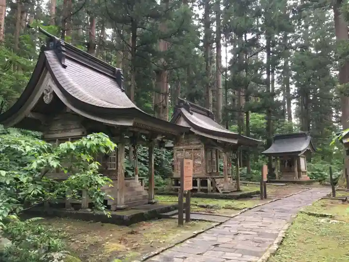 出羽神社(出羽三山神社)~三神合祭殿~の末社・摂社