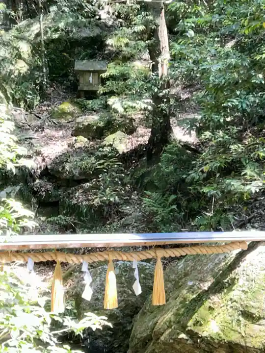 彦滝大明神の{uncategorized: "未分類", other: "その他", undefined: "問題あり", building: "その他建物", grave: "お墓", sacred_gate: "鳥居", guardian: "狛犬", statue: "像", buddha: "仏像", history: "歴史", nature: "自然", garden: "庭園", animal: "動物", pagoda: "塔", temizu: "手水舎", mountain_gate: "山門・神門", sanctuary: "本殿・本堂", subordinate: "末社・摂社", art: "芸術", scenery: "景色", jizo: "地蔵", ema: "絵馬", goshuin: "御朱印", omikuji: "おみくじ", items: "授与品その他", amulet: "お守り", goshuincho: "御朱印帳", eats: "食事", festival: "お祭り", votive_dance: "神楽", shichigosan: "七五三参", wedding: "結婚式", experience: "体験その他", initially: "初詣", around: "周辺", anti_infection: "感染症対策"}