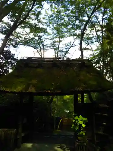 祇王寺の山門・神門