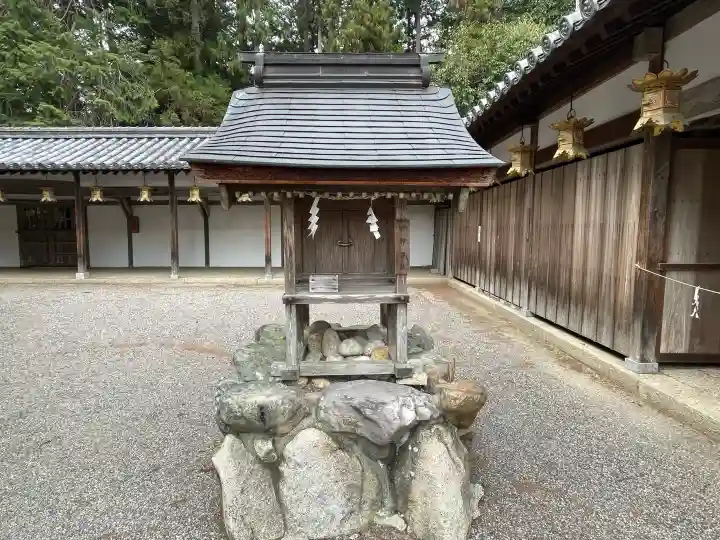 馬見岡綿向神社の{uncategorized: "未分類", other: "その他", undefined: "問題あり", building: "その他建物", grave: "お墓", sacred_gate: "鳥居", guardian: "狛犬", statue: "像", buddha: "仏像", history: "歴史", nature: "自然", garden: "庭園", animal: "動物", pagoda: "塔", temizu: "手水舎", mountain_gate: "山門・神門", sanctuary: "本殿・本堂", subordinate: "末社・摂社", art: "芸術", scenery: "景色", jizo: "地蔵", ema: "絵馬", goshuin: "御朱印", omikuji: "おみくじ", items: "授与品その他", amulet: "お守り", goshuincho: "御朱印帳", eats: "食事", festival: "お祭り", votive_dance: "神楽", shichigosan: "七五三参", wedding: "結婚式", experience: "体験その他", initially: "初詣", around: "周辺", anti_infection: "感染症対策"}