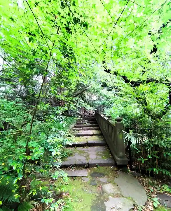四合稲荷神社の{uncategorized: "未分類", other: "その他", undefined: "問題あり", building: "その他建物", grave: "お墓", sacred_gate: "鳥居", guardian: "狛犬", statue: "像", buddha: "仏像", history: "歴史", nature: "自然", garden: "庭園", animal: "動物", pagoda: "塔", temizu: "手水舎", mountain_gate: "山門・神門", sanctuary: "本殿・本堂", subordinate: "末社・摂社", art: "芸術", scenery: "景色", jizo: "地蔵", ema: "絵馬", goshuin: "御朱印", omikuji: "おみくじ", items: "授与品その他", amulet: "お守り", goshuincho: "御朱印帳", eats: "食事", festival: "お祭り", votive_dance: "神楽", shichigosan: "七五三参", wedding: "結婚式", experience: "体験その他", initially: "初詣", around: "周辺", anti_infection: "感染症対策"}