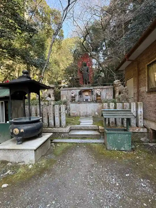 大本山七宝瀧寺の{uncategorized: "未分類", other: "その他", undefined: "問題あり", building: "その他建物", grave: "お墓", sacred_gate: "鳥居", guardian: "狛犬", statue: "像", buddha: "仏像", history: "歴史", nature: "自然", garden: "庭園", animal: "動物", pagoda: "塔", temizu: "手水舎", mountain_gate: "山門・神門", sanctuary: "本殿・本堂", subordinate: "末社・摂社", art: "芸術", scenery: "景色", jizo: "地蔵", ema: "絵馬", goshuin: "御朱印", omikuji: "おみくじ", items: "授与品その他", amulet: "お守り", goshuincho: "御朱印帳", eats: "食事", festival: "お祭り", votive_dance: "神楽", shichigosan: "七五三参", wedding: "結婚式", experience: "体験その他", initially: "初詣", around: "周辺", anti_infection: "感染症対策"}