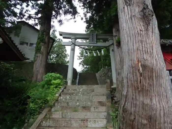 霞露ケ岳神社の鳥居