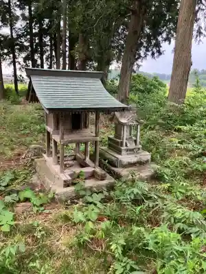 豊田湯泉神社の{uncategorized: "未分類", other: "その他", undefined: "問題あり", building: "その他建物", grave: "お墓", sacred_gate: "鳥居", guardian: "狛犬", statue: "像", buddha: "仏像", history: "歴史", nature: "自然", garden: "庭園", animal: "動物", pagoda: "塔", temizu: "手水舎", mountain_gate: "山門・神門", sanctuary: "本殿・本堂", subordinate: "末社・摂社", art: "芸術", scenery: "景色", jizo: "地蔵", ema: "絵馬", goshuin: "御朱印", omikuji: "おみくじ", items: "授与品その他", amulet: "お守り", goshuincho: "御朱印帳", eats: "食事", festival: "お祭り", votive_dance: "神楽", shichigosan: "七五三参", wedding: "結婚式", experience: "体験その他", initially: "初詣", around: "周辺", anti_infection: "感染症対策"}