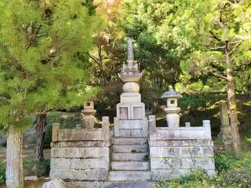 石峯寺の塔