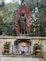 大本山七宝瀧寺の{uncategorized: "未分類", other: "その他", undefined: "問題あり", building: "その他建物", grave: "お墓", sacred_gate: "鳥居", guardian: "狛犬", statue: "像", buddha: "仏像", history: "歴史", nature: "自然", garden: "庭園", animal: "動物", pagoda: "塔", temizu: "手水舎", mountain_gate: "山門・神門", sanctuary: "本殿・本堂", subordinate: "末社・摂社", art: "芸術", scenery: "景色", jizo: "地蔵", ema: "絵馬", goshuin: "御朱印", omikuji: "おみくじ", items: "授与品その他", amulet: "お守り", goshuincho: "御朱印帳", eats: "食事", festival: "お祭り", votive_dance: "神楽", shichigosan: "七五三参", wedding: "結婚式", experience: "体験その他", initially: "初詣", around: "周辺", anti_infection: "感染症対策"}