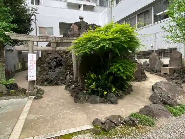 鐵砲洲稲荷神社の{uncategorized: "未分類", other: "その他", undefined: "問題あり", building: "その他建物", grave: "お墓", sacred_gate: "鳥居", guardian: "狛犬", statue: "像", buddha: "仏像", history: "歴史", nature: "自然", garden: "庭園", animal: "動物", pagoda: "塔", temizu: "手水舎", mountain_gate: "山門・神門", sanctuary: "本殿・本堂", subordinate: "末社・摂社", art: "芸術", scenery: "景色", jizo: "地蔵", ema: "絵馬", goshuin: "御朱印", omikuji: "おみくじ", items: "授与品その他", amulet: "お守り", goshuincho: "御朱印帳", eats: "食事", festival: "お祭り", votive_dance: "神楽", shichigosan: "七五三参", wedding: "結婚式", experience: "体験その他", initially: "初詣", around: "周辺", anti_infection: "感染症対策"}