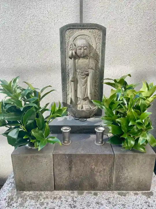 盛泰寺の{uncategorized: "未分類", other: "その他", undefined: "問題あり", building: "その他建物", grave: "お墓", sacred_gate: "鳥居", guardian: "狛犬", statue: "像", buddha: "仏像", history: "歴史", nature: "自然", garden: "庭園", animal: "動物", pagoda: "塔", temizu: "手水舎", mountain_gate: "山門・神門", sanctuary: "本殿・本堂", subordinate: "末社・摂社", art: "芸術", scenery: "景色", jizo: "地蔵", ema: "絵馬", goshuin: "御朱印", omikuji: "おみくじ", items: "授与品その他", amulet: "お守り", goshuincho: "御朱印帳", eats: "食事", festival: "お祭り", votive_dance: "神楽", shichigosan: "七五三参", wedding: "結婚式", experience: "体験その他", initially: "初詣", around: "周辺", anti_infection: "感染症対策"}