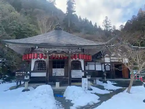 瑠璃寺の{uncategorized: "未分類", other: "その他", undefined: "問題あり", building: "その他建物", grave: "お墓", sacred_gate: "鳥居", guardian: "狛犬", statue: "像", buddha: "仏像", history: "歴史", nature: "自然", garden: "庭園", animal: "動物", pagoda: "塔", temizu: "手水舎", mountain_gate: "山門・神門", sanctuary: "本殿・本堂", subordinate: "末社・摂社", art: "芸術", scenery: "景色", jizo: "地蔵", ema: "絵馬", goshuin: "御朱印", omikuji: "おみくじ", items: "授与品その他", amulet: "お守り", goshuincho: "御朱印帳", eats: "食事", festival: "お祭り", votive_dance: "神楽", shichigosan: "七五三参", wedding: "結婚式", experience: "体験その他", initially: "初詣", around: "周辺", anti_infection: "感染症対策"}