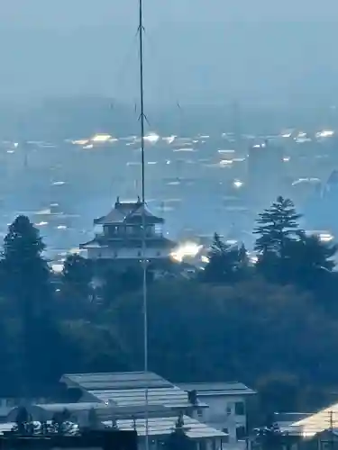鶴ケ城稲荷神社の{uncategorized: "未分類", other: "その他", undefined: "問題あり", building: "その他建物", grave: "お墓", sacred_gate: "鳥居", guardian: "狛犬", statue: "像", buddha: "仏像", history: "歴史", nature: "自然", garden: "庭園", animal: "動物", pagoda: "塔", temizu: "手水舎", mountain_gate: "山門・神門", sanctuary: "本殿・本堂", subordinate: "末社・摂社", art: "芸術", scenery: "景色", jizo: "地蔵", ema: "絵馬", goshuin: "御朱印", omikuji: "おみくじ", items: "授与品その他", amulet: "お守り", goshuincho: "御朱印帳", eats: "食事", festival: "お祭り", votive_dance: "神楽", shichigosan: "七五三参", wedding: "結婚式", experience: "体験その他", initially: "初詣", around: "周辺", anti_infection: "感染症対策"}