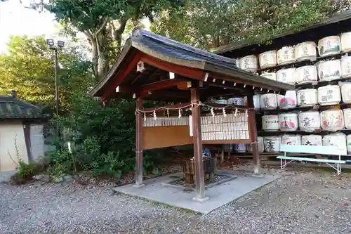 梅宮大社の手水舎