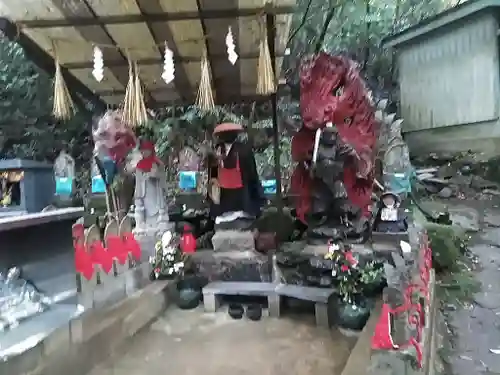 菅王寺奥の院の地蔵