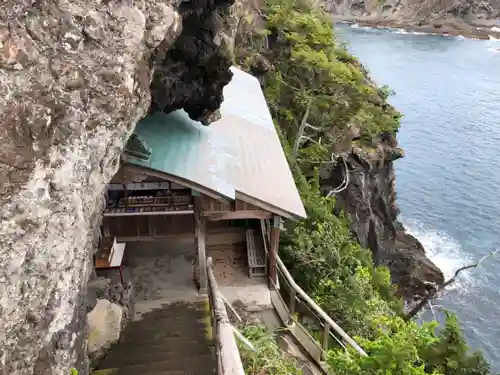 石室神社の本殿・本堂