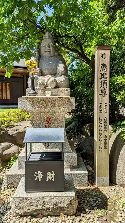 豊川稲荷東京別院の像