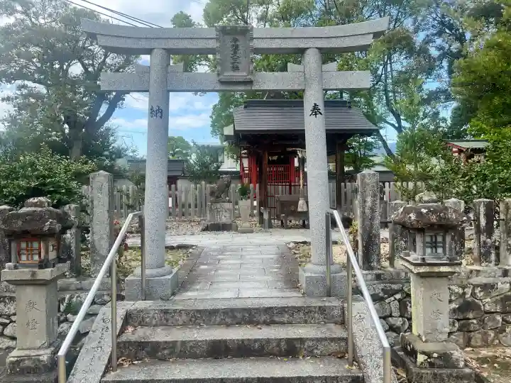 天王神社の{uncategorized: "未分類", other: "その他", undefined: "問題あり", building: "その他建物", grave: "お墓", sacred_gate: "鳥居", guardian: "狛犬", statue: "像", buddha: "仏像", history: "歴史", nature: "自然", garden: "庭園", animal: "動物", pagoda: "塔", temizu: "手水舎", mountain_gate: "山門・神門", sanctuary: "本殿・本堂", subordinate: "末社・摂社", art: "芸術", scenery: "景色", jizo: "地蔵", ema: "絵馬", goshuin: "御朱印", omikuji: "おみくじ", items: "授与品その他", amulet: "お守り", goshuincho: "御朱印帳", eats: "食事", festival: "お祭り", votive_dance: "神楽", shichigosan: "七五三参", wedding: "結婚式", experience: "体験その他", initially: "初詣", around: "周辺", anti_infection: "感染症対策"}