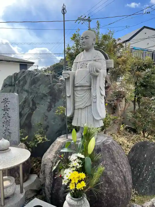 妙光寺の{uncategorized: "未分類", other: "その他", undefined: "問題あり", building: "その他建物", grave: "お墓", sacred_gate: "鳥居", guardian: "狛犬", statue: "像", buddha: "仏像", history: "歴史", nature: "自然", garden: "庭園", animal: "動物", pagoda: "塔", temizu: "手水舎", mountain_gate: "山門・神門", sanctuary: "本殿・本堂", subordinate: "末社・摂社", art: "芸術", scenery: "景色", jizo: "地蔵", ema: "絵馬", goshuin: "御朱印", omikuji: "おみくじ", items: "授与品その他", amulet: "お守り", goshuincho: "御朱印帳", eats: "食事", festival: "お祭り", votive_dance: "神楽", shichigosan: "七五三参", wedding: "結婚式", experience: "体験その他", initially: "初詣", around: "周辺", anti_infection: "感染症対策"}