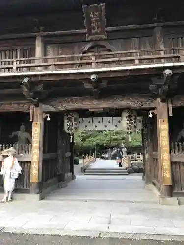 霊山寺の山門