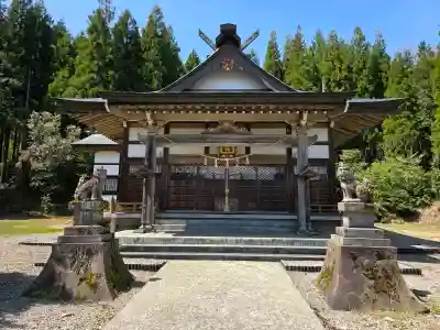白鳥神社の{uncategorized: "未分類", other: "その他", undefined: "問題あり", building: "その他建物", grave: "お墓", sacred_gate: "鳥居", guardian: "狛犬", statue: "像", buddha: "仏像", history: "歴史", nature: "自然", garden: "庭園", animal: "動物", pagoda: "塔", temizu: "手水舎", mountain_gate: "山門・神門", sanctuary: "本殿・本堂", subordinate: "末社・摂社", art: "芸術", scenery: "景色", jizo: "地蔵", ema: "絵馬", goshuin: "御朱印", omikuji: "おみくじ", items: "授与品その他", amulet: "お守り", goshuincho: "御朱印帳", eats: "食事", festival: "お祭り", votive_dance: "神楽", shichigosan: "七五三参", wedding: "結婚式", experience: "体験その他", initially: "初詣", around: "周辺", anti_infection: "感染症対策"}
