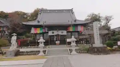 埼玉厄除け開運大師・龍泉寺（切り絵御朱印発祥の寺）の本殿・本堂