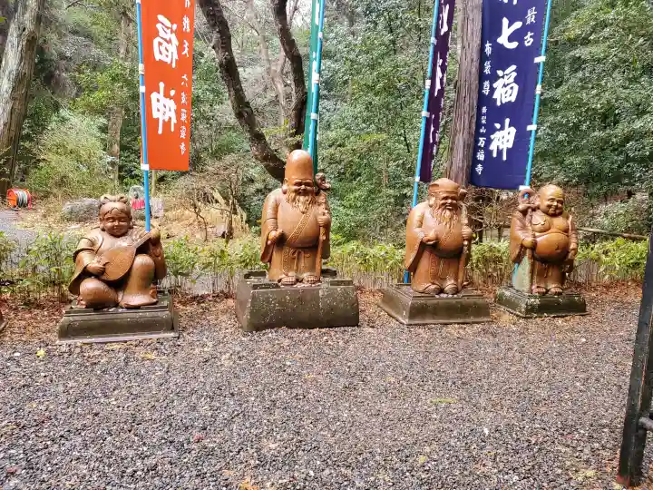 赤山禅院の{uncategorized: "未分類", other: "その他", undefined: "問題あり", building: "その他建物", grave: "お墓", sacred_gate: "鳥居", guardian: "狛犬", statue: "像", buddha: "仏像", history: "歴史", nature: "自然", garden: "庭園", animal: "動物", pagoda: "塔", temizu: "手水舎", mountain_gate: "山門・神門", sanctuary: "本殿・本堂", subordinate: "末社・摂社", art: "芸術", scenery: "景色", jizo: "地蔵", ema: "絵馬", goshuin: "御朱印", omikuji: "おみくじ", items: "授与品その他", amulet: "お守り", goshuincho: "御朱印帳", eats: "食事", festival: "お祭り", votive_dance: "神楽", shichigosan: "七五三参", wedding: "結婚式", experience: "体験その他", initially: "初詣", around: "周辺", anti_infection: "感染症対策"}