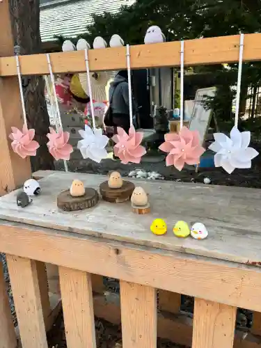 札幌諏訪神社の{uncategorized: "未分類", other: "その他", undefined: "問題あり", building: "その他建物", grave: "お墓", sacred_gate: "鳥居", guardian: "狛犬", statue: "像", buddha: "仏像", history: "歴史", nature: "自然", garden: "庭園", animal: "動物", pagoda: "塔", temizu: "手水舎", mountain_gate: "山門・神門", sanctuary: "本殿・本堂", subordinate: "末社・摂社", art: "芸術", scenery: "景色", jizo: "地蔵", ema: "絵馬", goshuin: "御朱印", omikuji: "おみくじ", items: "授与品その他", amulet: "お守り", goshuincho: "御朱印帳", eats: "食事", festival: "お祭り", votive_dance: "神楽", shichigosan: "七五三参", wedding: "結婚式", experience: "体験その他", initially: "初詣", around: "周辺", anti_infection: "感染症対策"}