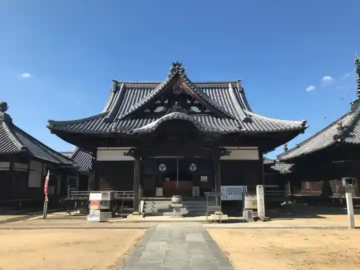 長尾寺の本殿・本堂