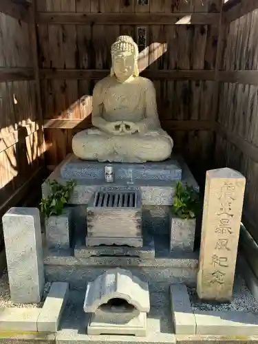 長温寺の{uncategorized: "未分類", other: "その他", undefined: "問題あり", building: "その他建物", grave: "お墓", sacred_gate: "鳥居", guardian: "狛犬", statue: "像", buddha: "仏像", history: "歴史", nature: "自然", garden: "庭園", animal: "動物", pagoda: "塔", temizu: "手水舎", mountain_gate: "山門・神門", sanctuary: "本殿・本堂", subordinate: "末社・摂社", art: "芸術", scenery: "景色", jizo: "地蔵", ema: "絵馬", goshuin: "御朱印", omikuji: "おみくじ", items: "授与品その他", amulet: "お守り", goshuincho: "御朱印帳", eats: "食事", festival: "お祭り", votive_dance: "神楽", shichigosan: "七五三参", wedding: "結婚式", experience: "体験その他", initially: "初詣", around: "周辺", anti_infection: "感染症対策"}