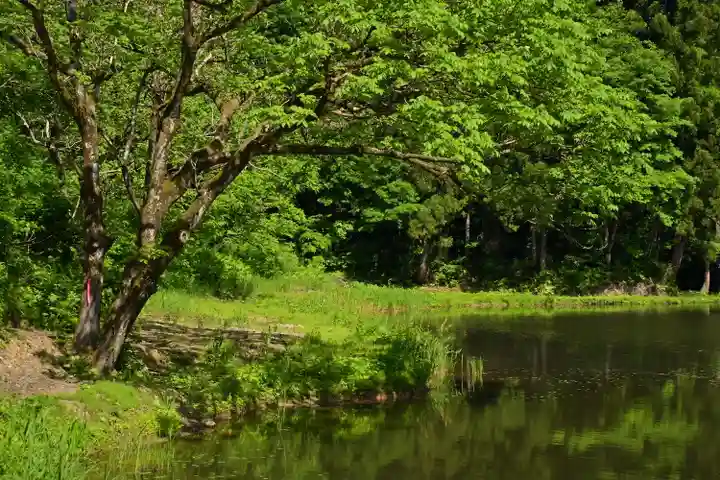郡殿の池弁財天社(新潟県)