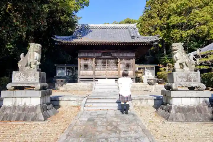 八柱社の本殿・本堂