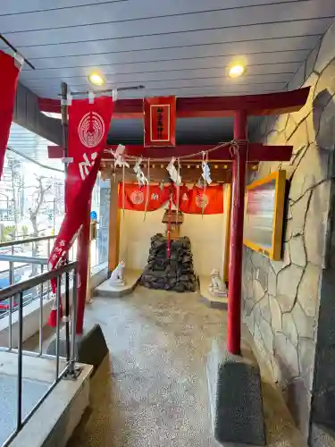 初音森神社の{uncategorized: "未分類", other: "その他", undefined: "問題あり", building: "その他建物", grave: "お墓", sacred_gate: "鳥居", guardian: "狛犬", statue: "像", buddha: "仏像", history: "歴史", nature: "自然", garden: "庭園", animal: "動物", pagoda: "塔", temizu: "手水舎", mountain_gate: "山門・神門", sanctuary: "本殿・本堂", subordinate: "末社・摂社", art: "芸術", scenery: "景色", jizo: "地蔵", ema: "絵馬", goshuin: "御朱印", omikuji: "おみくじ", items: "授与品その他", amulet: "お守り", goshuincho: "御朱印帳", eats: "食事", festival: "お祭り", votive_dance: "神楽", shichigosan: "七五三参", wedding: "結婚式", experience: "体験その他", initially: "初詣", around: "周辺", anti_infection: "感染症対策"}