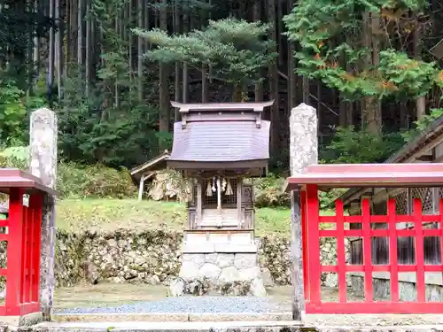 二村神社の末社・摂社