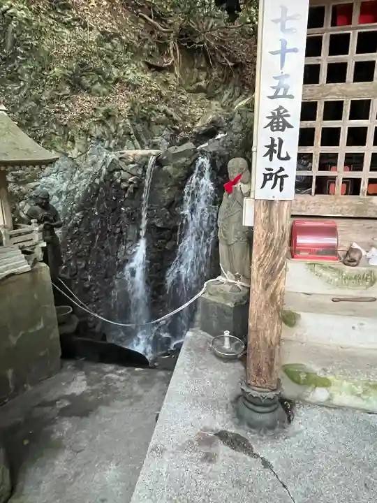 紅葉ヶ滝薬師堂(福岡県)