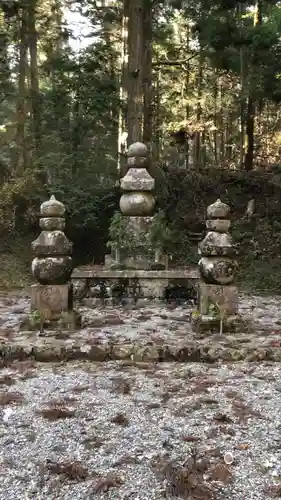 高野山金剛峯寺奥の院の塔