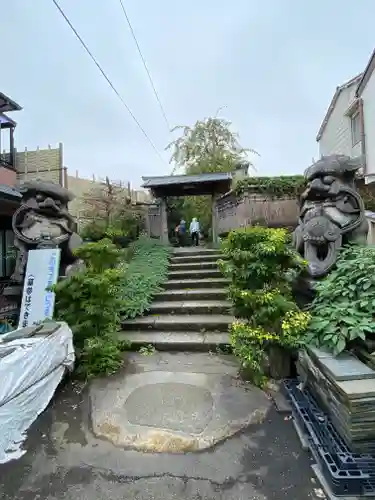 安養院の山門