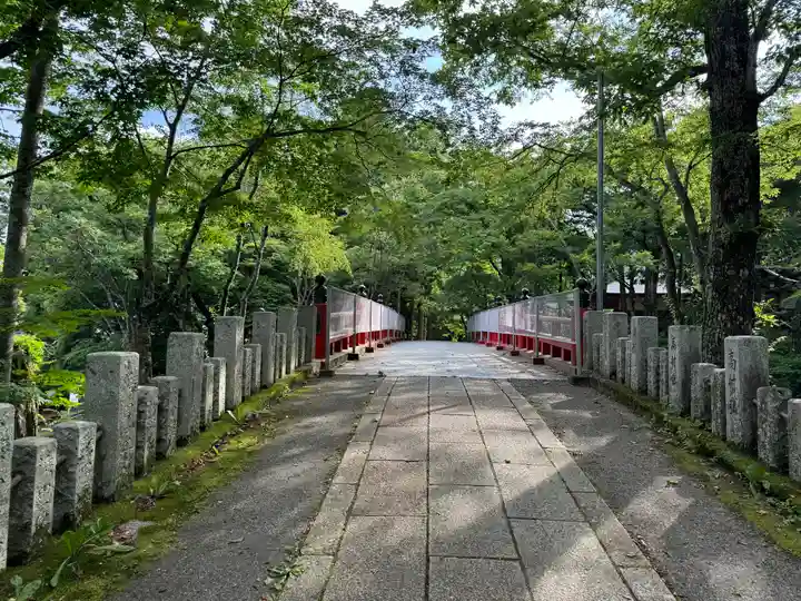 山中諏訪神社(山梨県)