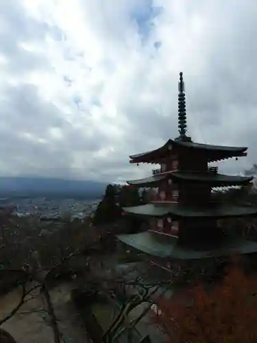 新倉富士浅間神社の塔