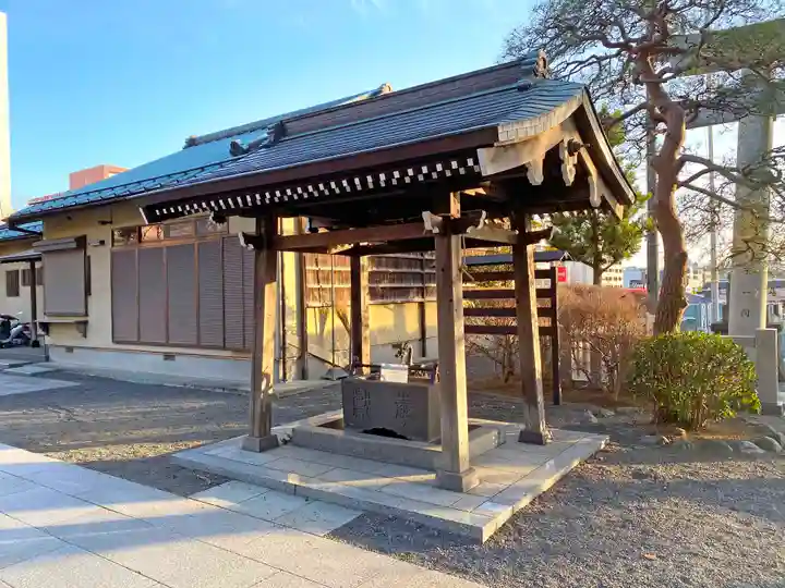 大棚・中川杉山神社の手水舎