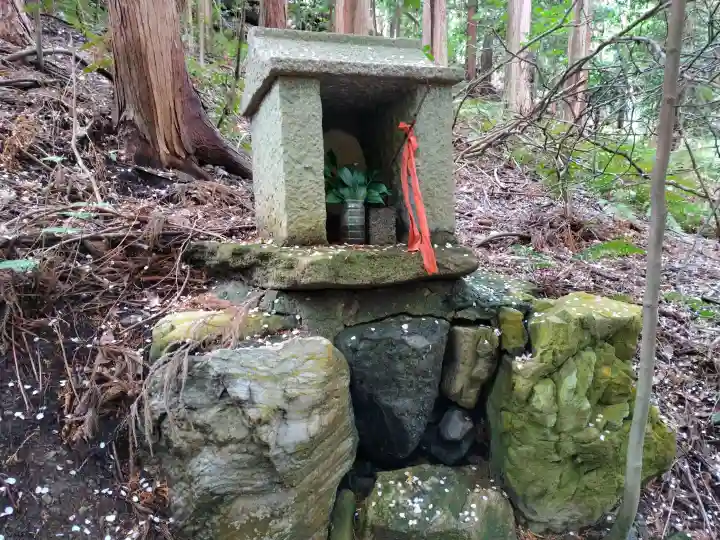 國狭槌神社の{uncategorized: "未分類", other: "その他", undefined: "問題あり", building: "その他建物", grave: "お墓", sacred_gate: "鳥居", guardian: "狛犬", statue: "像", buddha: "仏像", history: "歴史", nature: "自然", garden: "庭園", animal: "動物", pagoda: "塔", temizu: "手水舎", mountain_gate: "山門・神門", sanctuary: "本殿・本堂", subordinate: "末社・摂社", art: "芸術", scenery: "景色", jizo: "地蔵", ema: "絵馬", goshuin: "御朱印", omikuji: "おみくじ", items: "授与品その他", amulet: "お守り", goshuincho: "御朱印帳", eats: "食事", festival: "お祭り", votive_dance: "神楽", shichigosan: "七五三参", wedding: "結婚式", experience: "体験その他", initially: "初詣", around: "周辺", anti_infection: "感染症対策"}
