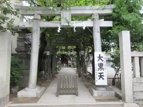 千住本氷川神社の鳥居