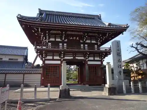 龍光寺の山門