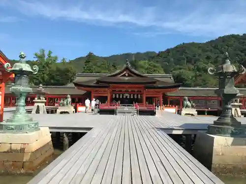 厳島神社の本殿