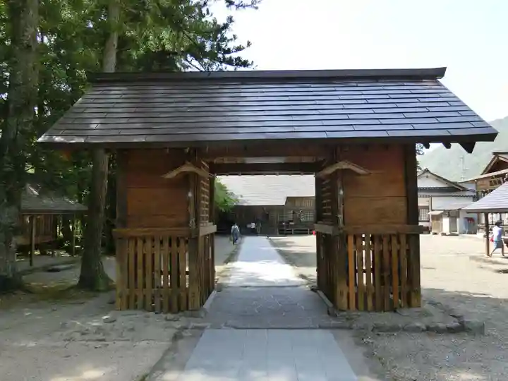 須佐神社の山門・神門