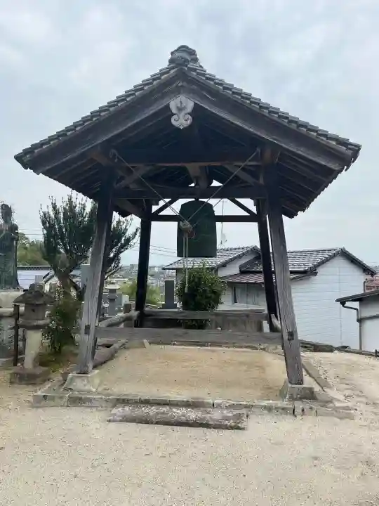長雲寺の{uncategorized: "未分類", other: "その他", undefined: "問題あり", building: "その他建物", grave: "お墓", sacred_gate: "鳥居", guardian: "狛犬", statue: "像", buddha: "仏像", history: "歴史", nature: "自然", garden: "庭園", animal: "動物", pagoda: "塔", temizu: "手水舎", mountain_gate: "山門・神門", sanctuary: "本殿・本堂", subordinate: "末社・摂社", art: "芸術", scenery: "景色", jizo: "地蔵", ema: "絵馬", goshuin: "御朱印", omikuji: "おみくじ", items: "授与品その他", amulet: "お守り", goshuincho: "御朱印帳", eats: "食事", festival: "お祭り", votive_dance: "神楽", shichigosan: "七五三参", wedding: "結婚式", experience: "体験その他", initially: "初詣", around: "周辺", anti_infection: "感染症対策"}