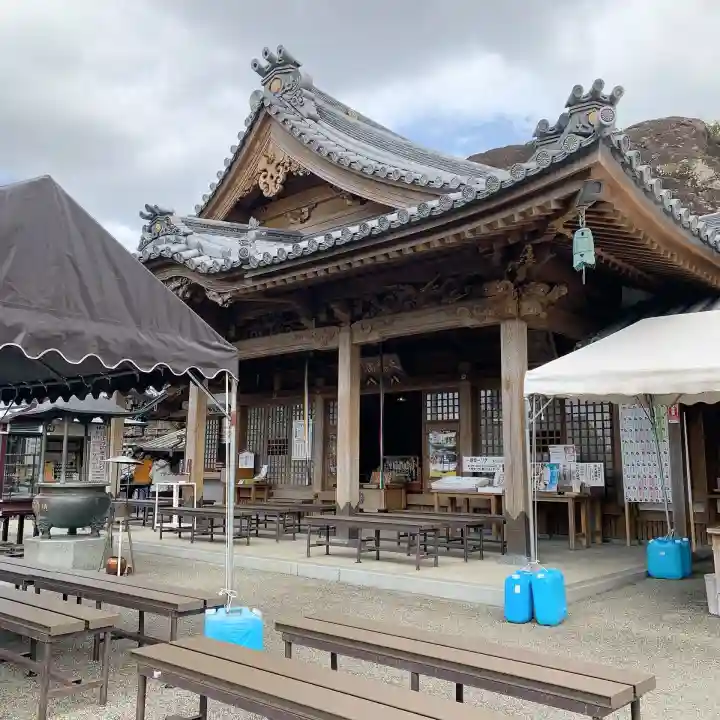 救馬溪観音の{uncategorized: "未分類", other: "その他", undefined: "問題あり", building: "その他建物", grave: "お墓", sacred_gate: "鳥居", guardian: "狛犬", statue: "像", buddha: "仏像", history: "歴史", nature: "自然", garden: "庭園", animal: "動物", pagoda: "塔", temizu: "手水舎", mountain_gate: "山門・神門", sanctuary: "本殿・本堂", subordinate: "末社・摂社", art: "芸術", scenery: "景色", jizo: "地蔵", ema: "絵馬", goshuin: "御朱印", omikuji: "おみくじ", items: "授与品その他", amulet: "お守り", goshuincho: "御朱印帳", eats: "食事", festival: "お祭り", votive_dance: "神楽", shichigosan: "七五三参", wedding: "結婚式", experience: "体験その他", initially: "初詣", around: "周辺", anti_infection: "感染症対策"}