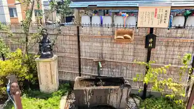 駒込妙義神社の像