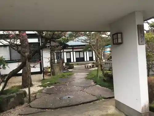 蓮光寺の山門・神門