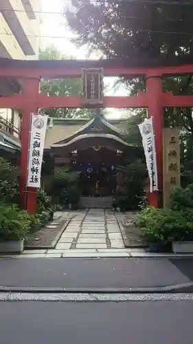 三崎稲荷神社の鳥居