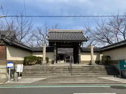 教信寺の山門